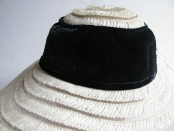 Vintage Florianne Off-white brimmed hat with navy… - image 9