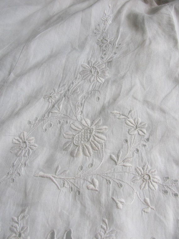 Wonderful Vintage 1900s White Embroidered Cotton … - image 4