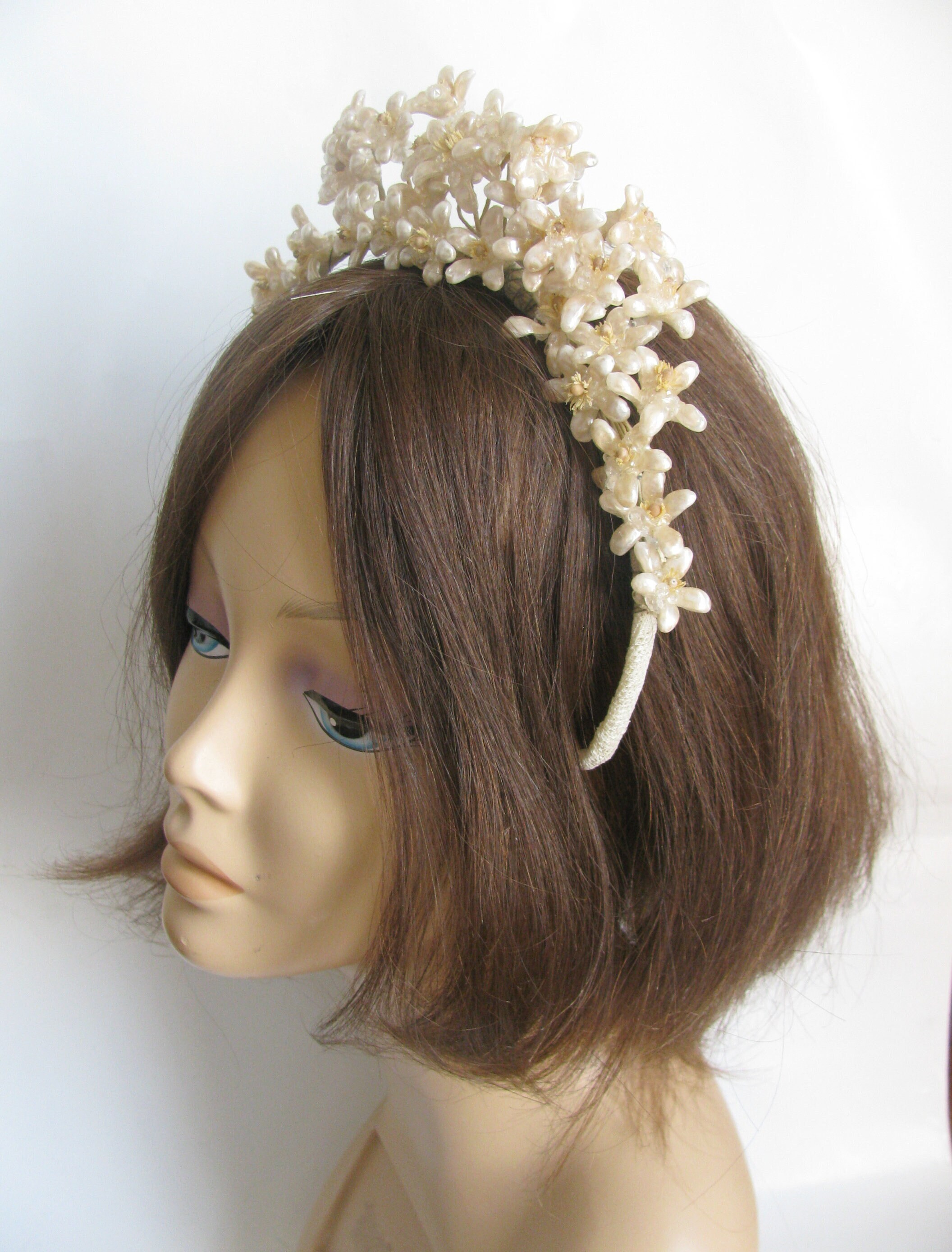 Vintage 1920s Headpiece With a Cluster of Beautiful Wax  display picture 1