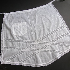 Vintage 1940s White Dotted Swiss Apron with Flowered Lace Trim and Pocket