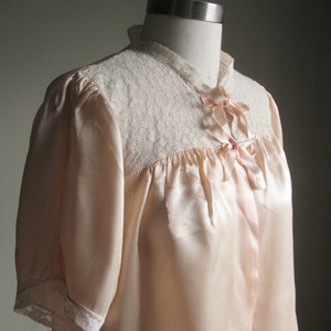 Vintage 1920s Peach and Lace Short Sleeve Rayon Jacket / Chaqueta de noche