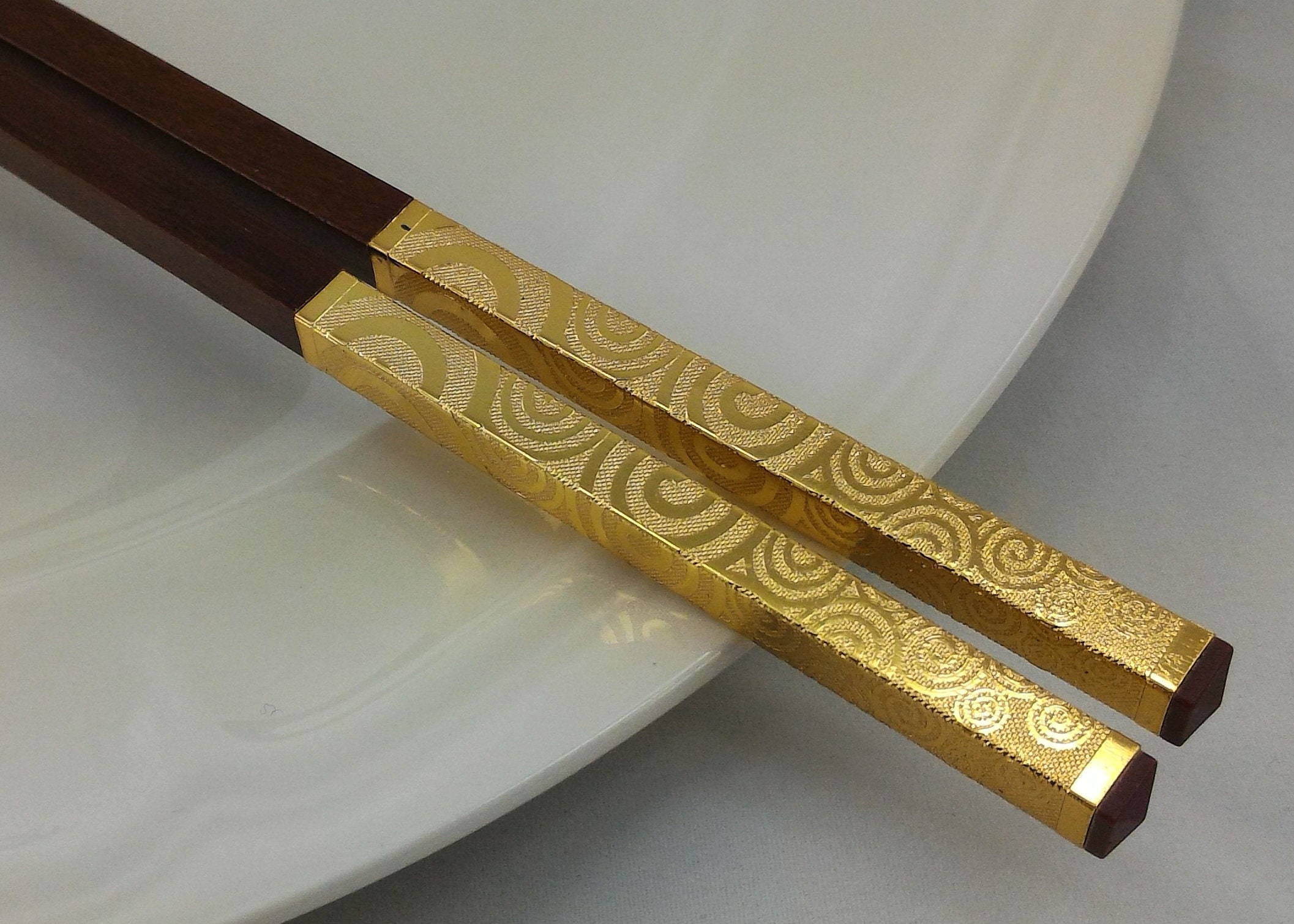 Engraved Fine Dining Twisted Dark Brown Wood Chopsticks & Chopstick Bamboo  Box