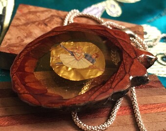 Pinecone Picture Window Pendant