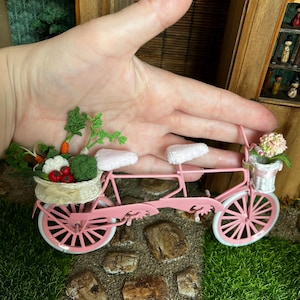 Miniature tandem bike, vegetable basket, shopping basket, hydrangea, dollhouse, scale 1/12
