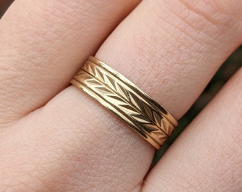 Vintage 10k Yellow Gold Cigar Band with Etched Leaf Pattern