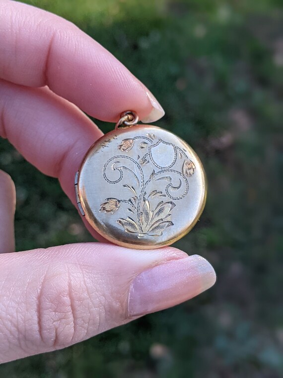 Vintage gold filled round Gem