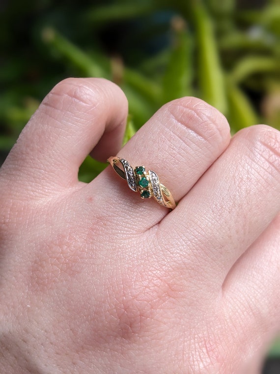 Vintage 14k Delicate Emerald and Diamond Ring