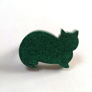 Glittery emerald green resin cat ring