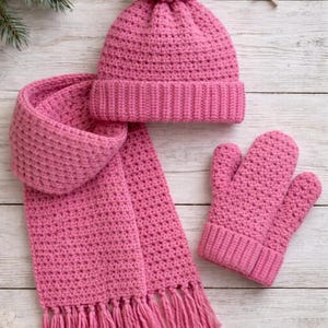 Tutoriel sur le modèle au crochet d'un ensemble bonnet, écharpe et moufles