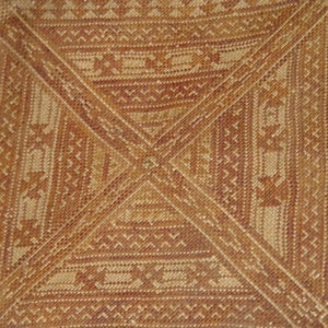 Sumatra geflochtene Rattan zeremonielle Lampit dekorative Matte, natürliche Materialien und Farbstoffe, selten, Tribal. Ethnographisch, Home Decor, zweischichtig