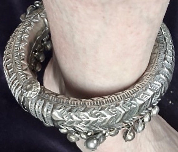 Large silver anklet discount