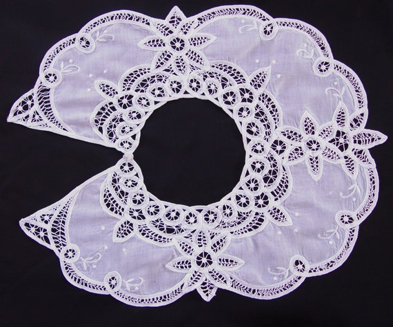 Detachable Lace Collar w/Pearl-Like Button ~ Vict… - image 4