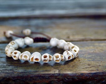 Skull bracelet,skull,skull jewelry,Halloween bracelet,halloween jewelry,mens bracelet,day of the dead,sugar skull bracelet gift for friend