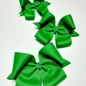 Fiocchi di capelli verde smeraldo - fiocchi - fiocchi di capelli - fiocchi di capelli per ragazze -Fiocchi di capelli verdi - Fiocchi per capelli da 5&quot; - Fiocchi verdi -Fiocchi natalizi