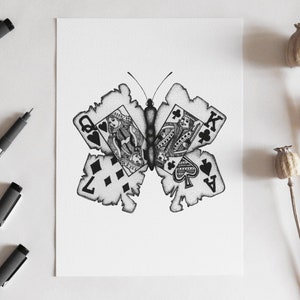 Stampa di farfalla con ali di carte poker - illustrazione surreale in bianco e nero disegnata con punti di inchiostro e dotwork - A4, A5, A6