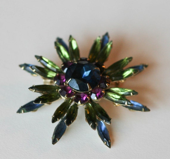 Vintage Costume jewelry flower pin - image 5