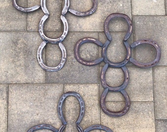 Cruz de Zapatos de Caballo 1