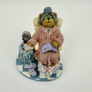 Vintage Copyright 2006 The Boyd's Collection Ltd - Madge B Pampered... Well Deserved Break Resin Figurine Style 2277989