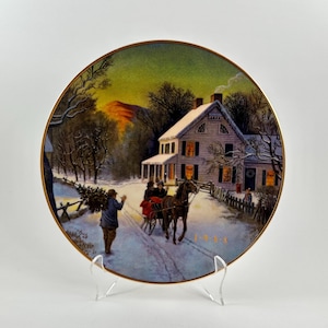 Vintage Avon 1988 Christmas Plate: Home For The Holidays, 22k Gold Trim