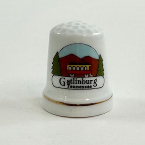 Vintage 1980s &quot;Gatlinburg, Tennessee&quot; Porcelain Souvenir Thimble - Free Shipping