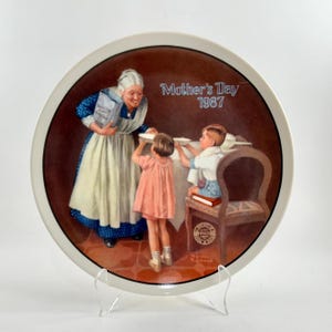 1987 &quot;Grandma&#39;s Surprise&quot; Collectible Plate - Bradford Exchange Mother&#39;s Day Series
