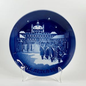 Vintage 1990 Bing & Grondahl - Annual &quot;Jule Aften&quot; (Christmas Eve) Collectible Plate - &quot;Vagtskifte pa Fredensborg&quot; (Changing Of The Guards)