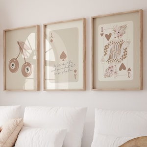 Set di 3 stampe da parete retrò, poster beige con asso di picche, stampa digitale con regina di cuori, stampa con ciliegie da 8 palle, set da parete con galleria alla moda