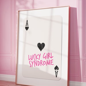 Poster Asso di Cuori, Stampa Sindrome della Ragazza Fortunata, Arte murale retrò con carte da gioco, Grafica alla moda con carte Asso, Decorazione murale femminile stampabile, Decorazione Y2K