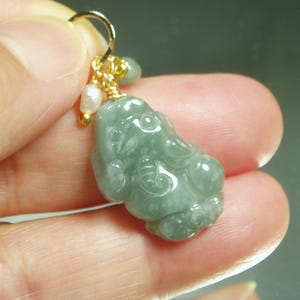 グアテマラ産ブルージェダイト貔貅ペンダント/本物のジェダイト翡翠の幸運の動物/淡水パールチャーム/14Kゴールドフィルドベイルリングとネックレス