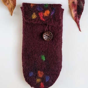 Felted practical soft sunglasses case, dark red pouch, unique felt sleeve, handmade felt, protective case for glasses, pure wool accessory