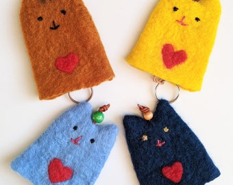 Wet felted cat key case with the box, handmade cat lover gift, protective string pouch, cat key purse, pull up string case