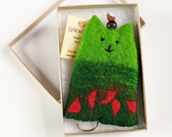 Soft pull up key case, felted key purse, cat mum gift, felted cat key holder, funny cat, gift for the cat lover with the box, cat key ring