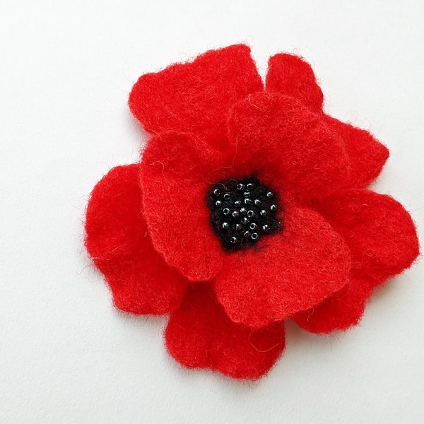 Wet felted poppy flower brooch, medium size red poppy, hand felted lapel pin, remembrance day poppy, flower decoration