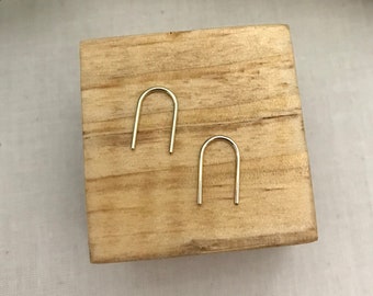 Extra Small Arc Earrings in Gold. Horseshoe Earrings. Basic Everyday Earrings. Everyday Minimalist Earrings.