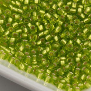 Toho Seed Beads 8/0 Peridot Green Silver Lined Matte (#24F) 15g 10642128