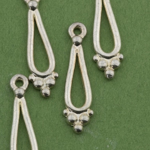 Vintage Silver Tone Tear Drop Motif Pendant Charm  23x8mm 4pcs for Necklace and Craft 10515004