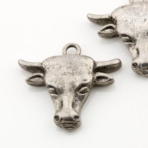 Vintage Silver Tone Bull&#39;s Head Cowboy Pendant Charm 20x22mm 2pcs for Necklace and Craft 10513001