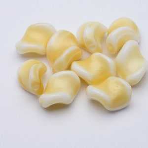 Vintage German Glass Beads Topaz/White Twisted Flat Oval 12x8mm 10 pcs 10239062