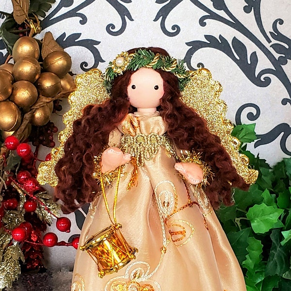 Fait à la main 8 « à 9 » tissu et dentelle ange.