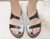 Ledersandalen, bedrucktem Ledersandalen, Sommer, flache Schuhe, schwarze und weiße Schuhe, kostenloser Versand