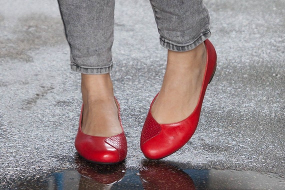 the red ballet shoes