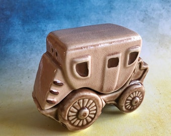 Vintage stagecoach salt and pepper shaker set by Victoria Ceramics Japan