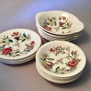 Vintage &quot;Hampshire&quot; Windsor Ware sets by Johnson Brothers made in England: bread and butter plates, fruit / dessert bowls or lugged bowls