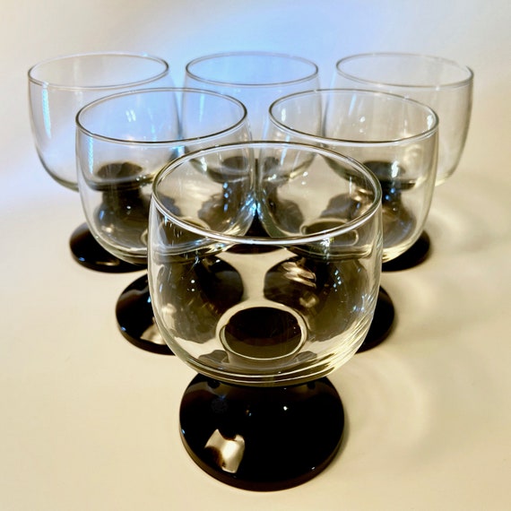 Set of Six Wine Glasses Featuring a Clear Bowl With a Thick 