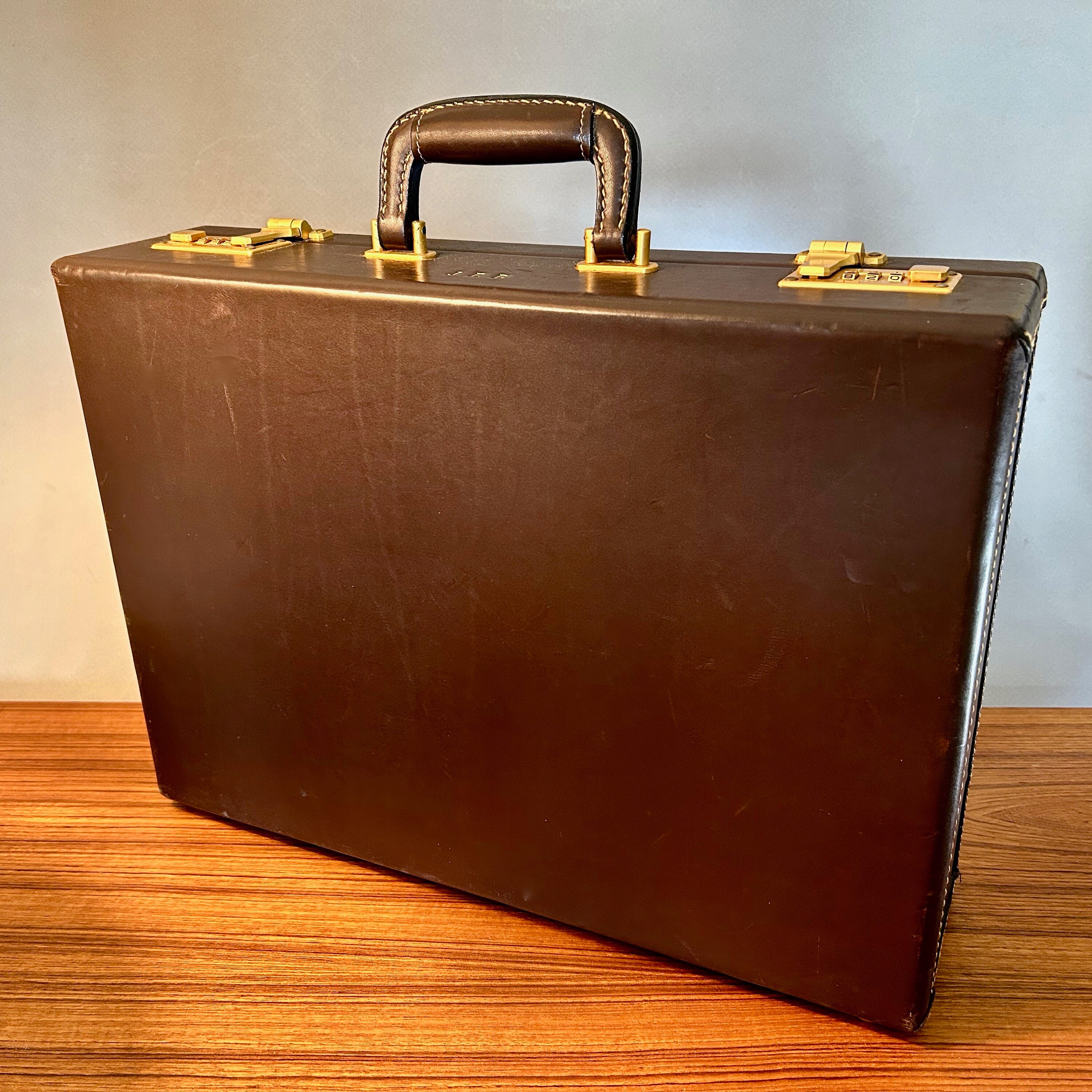 品質は非常に良い Change Top Prestolock Vintage Hard Leather Faux Shell バッグ