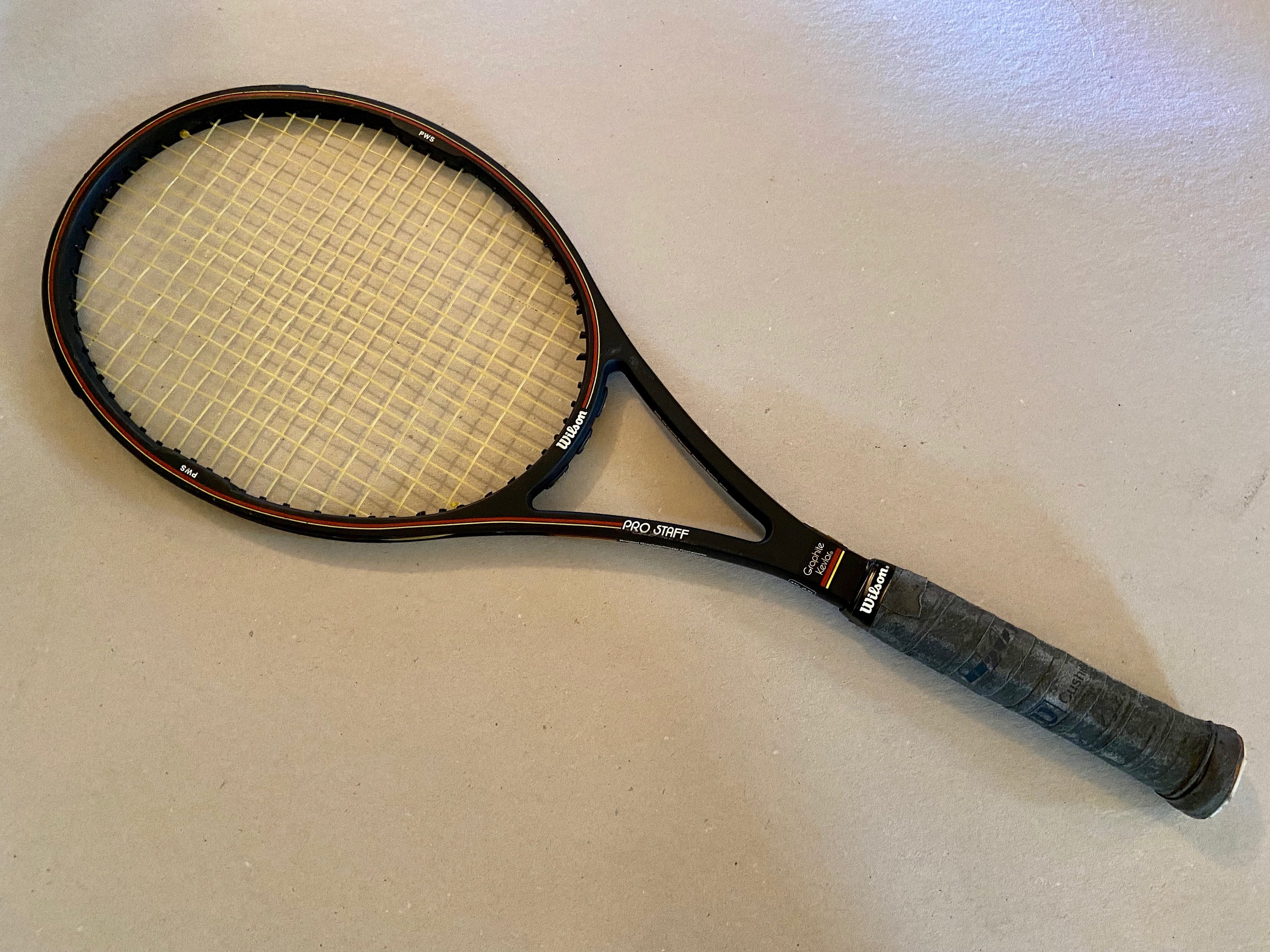 Vintage Wilson Pro Staff Midsize tennis racket with braided Graphite and  Kevlar composite - 4 5/8 LF