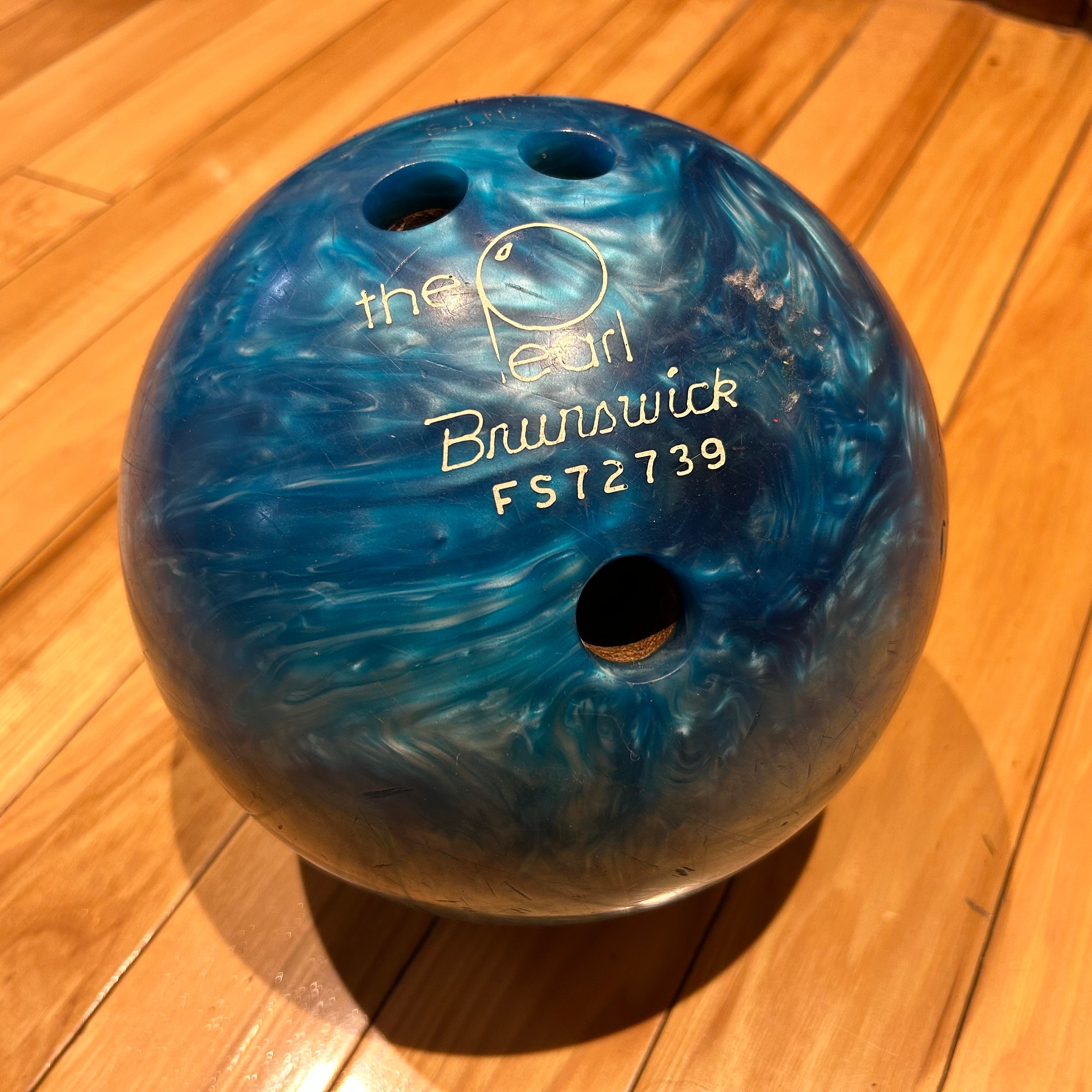 Crown king deals bowling shoes