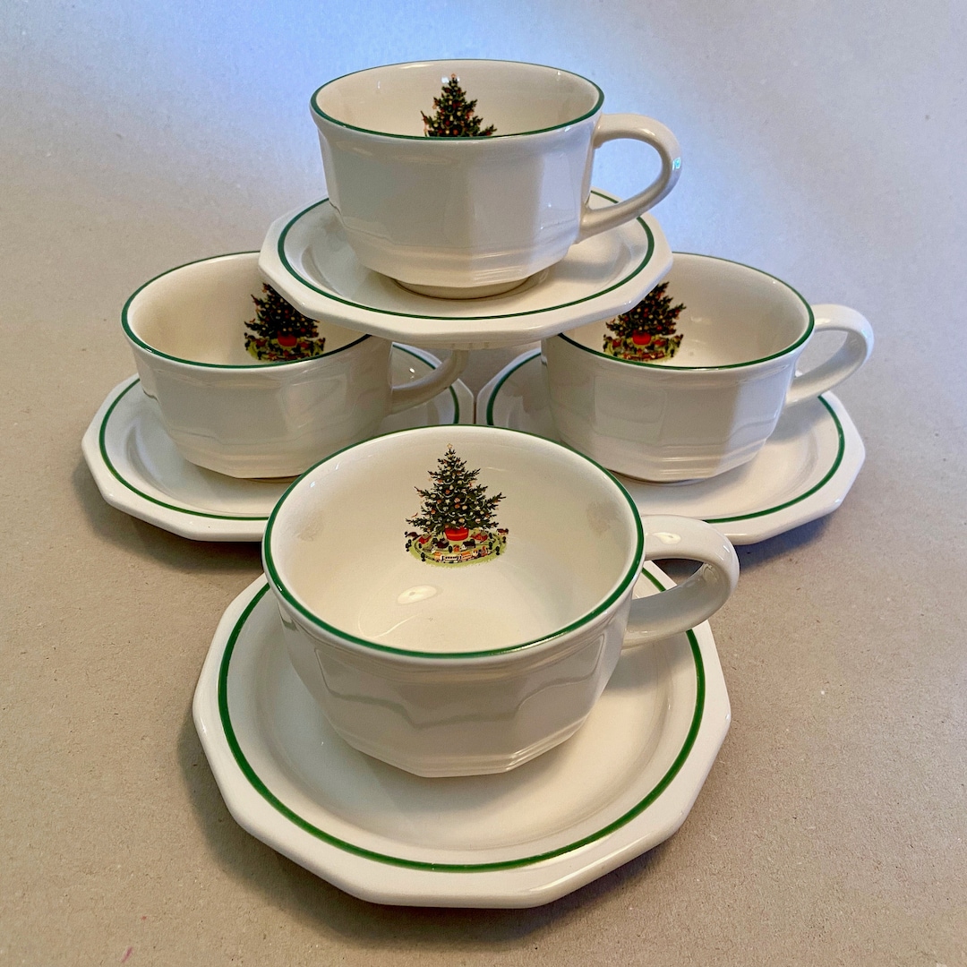 Set of Four Vintage Pfaltzgraff christmas Heritage Cup and Saucer Sets