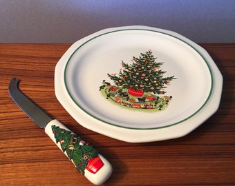 Vintage Pfaltzgraff "Christmas Heritage" 8-inch plate and cheese knife