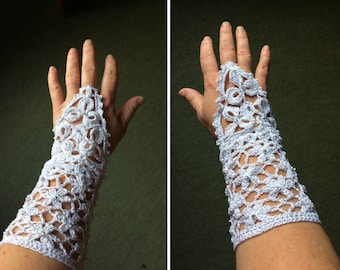 Lace bridal gloves